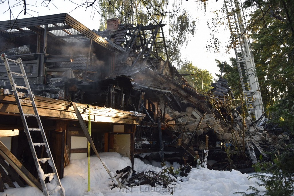 Grossfeuer Einfamilienhaus Siegburg Muehlengrabenstr P1065.JPG - Miklos Laubert